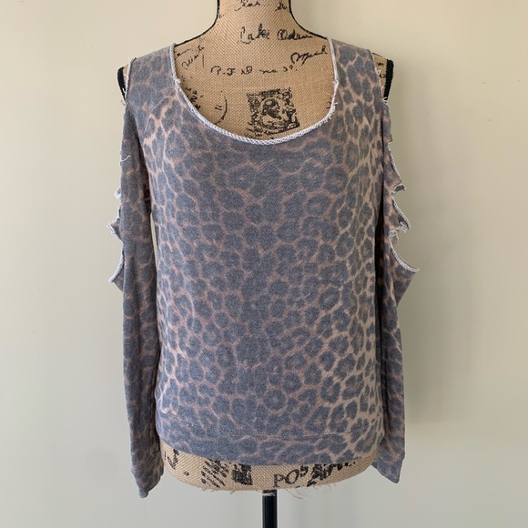 VENUS cold shoulder leopard top - Picture 1 of 5